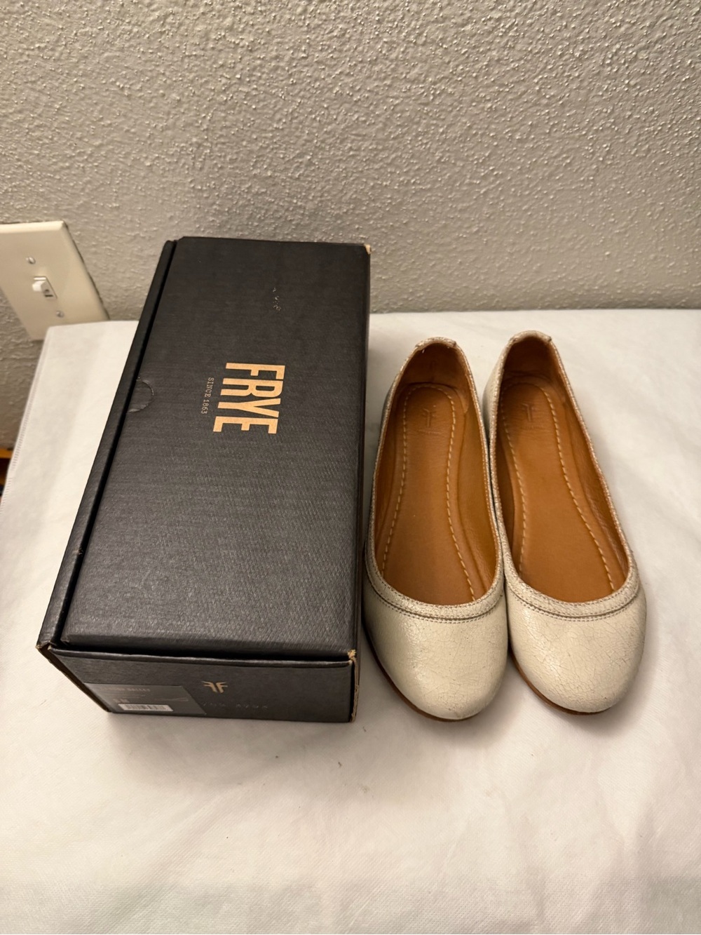 Frye Women’s Cream Ballet Flats - Classic Slip-On Comfort, pre-owned,SZ8 - Picture 8 of 16